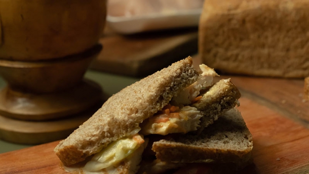 Sándwich de pollo y verdura en pan integral